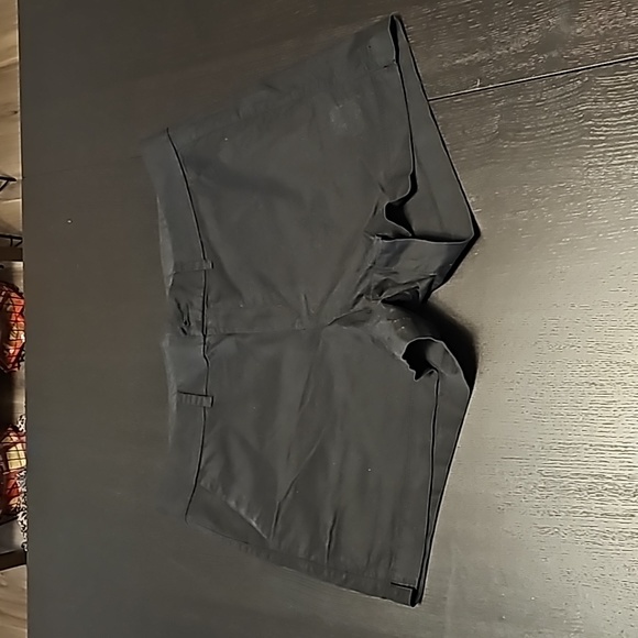 OLD NAVY Everyday Short Mid Rise - Picture 1 of 6